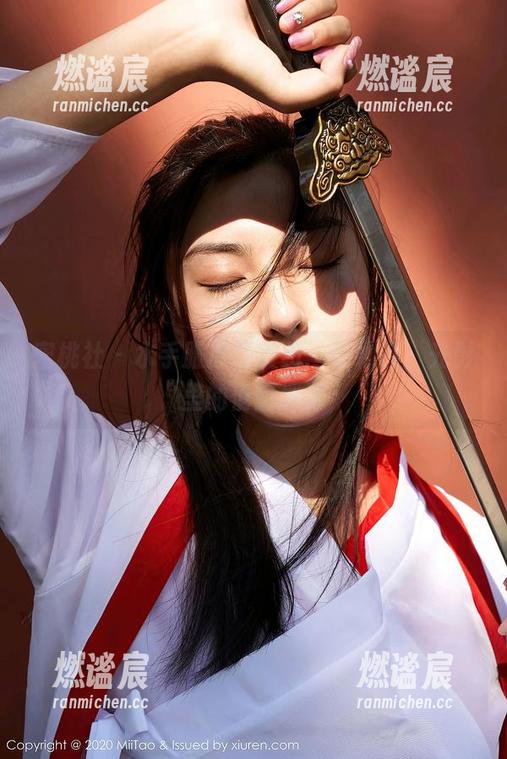 蜜桃社-李颖诗 蜜桃社 - 水手服原图赏析:李颖诗,光影里的俏丽迷雾