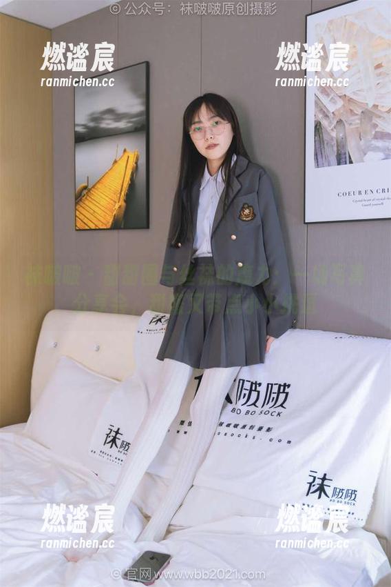 袜啵啵-甜甜圈 袜啵啵 - 甜甜圈与丝袜的魔力:一场写真分享会,甜蜜又带点小小挑逗