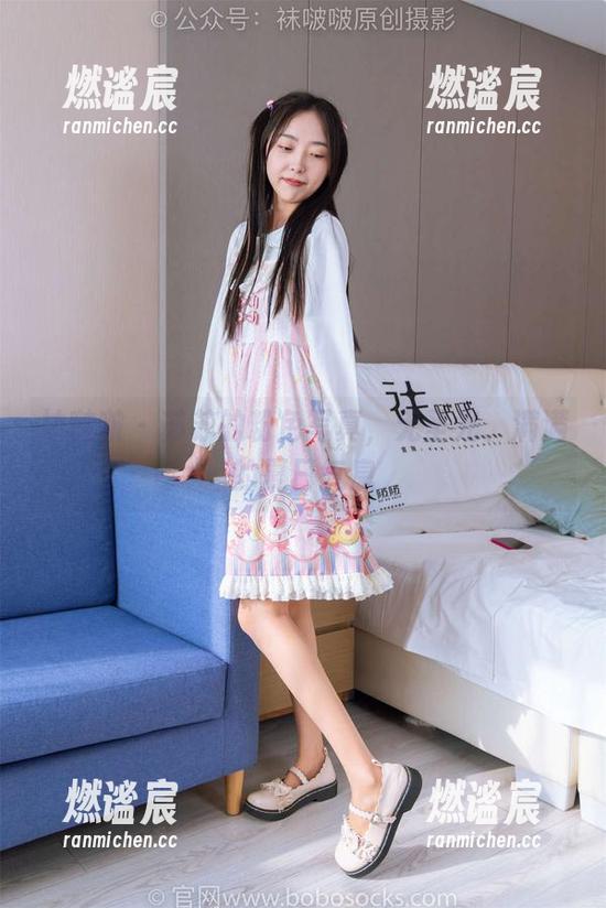 袜啵啵-苏苏 袜啵啵 - 苏苏的粉色写真,无圣光、满满的夏日气息