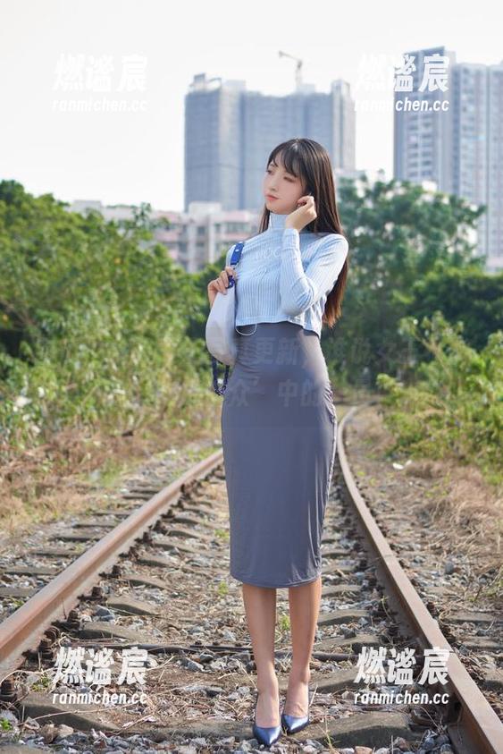 西瓜少女 西瓜少女的女王写真更新,谁说女王不能是‘吃瓜群众’中的一员!