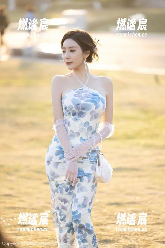 语画界-芝芝booty 语画界 - 芝芝booty的咖啡厅外拍图包分享:这里的光影竟然比我心情还动人!