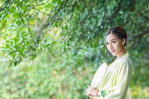 轰趴猫 – 可乐Vicky的女仆写真，原图曝光！我在想，这么可爱她是不是有毒？