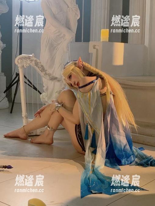 阿薰kaOri 在蓝色奶油蛋糕里翻找,阿薰kaOri的cos图包竟然藏着童话