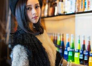 青豆客 – 资源在线—佟蔓的白衬衫，穿上能不能食堂回头率提升300%？