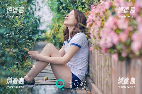 青豆客 - 无圣光的诱惑：曼苏拉娜的制服套图，不一样的视角