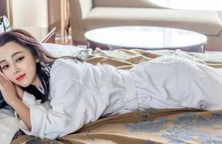 青豆客 – 秘书也可以很有魅力：王婉悠Queen的写真合集吸引你了吗？