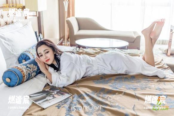 青豆客 - 秘书也可以很有魅力：王婉悠Queen的写真合集吸引你了吗？