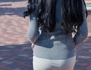 魔镜街拍 – 免费领走，婷婷的圣诞肉丝美人，寒风中的艳丽逆袭！